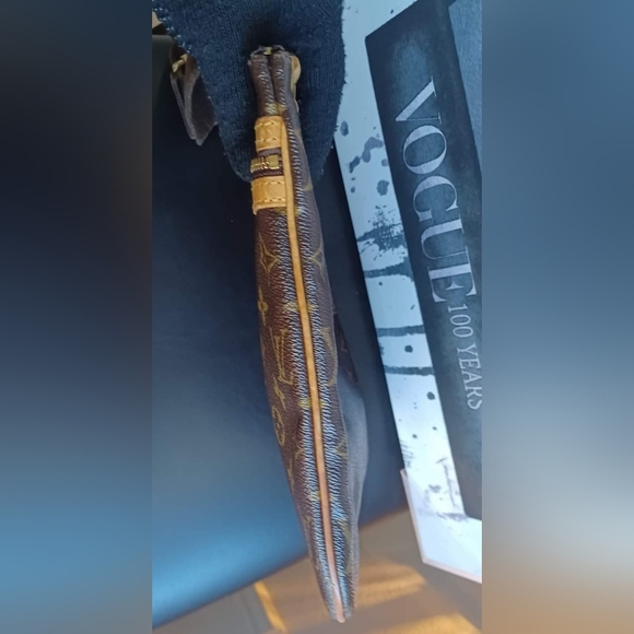 LOUIS VUITTON BOSPHORE MESSENGER - Picture 7 of 10